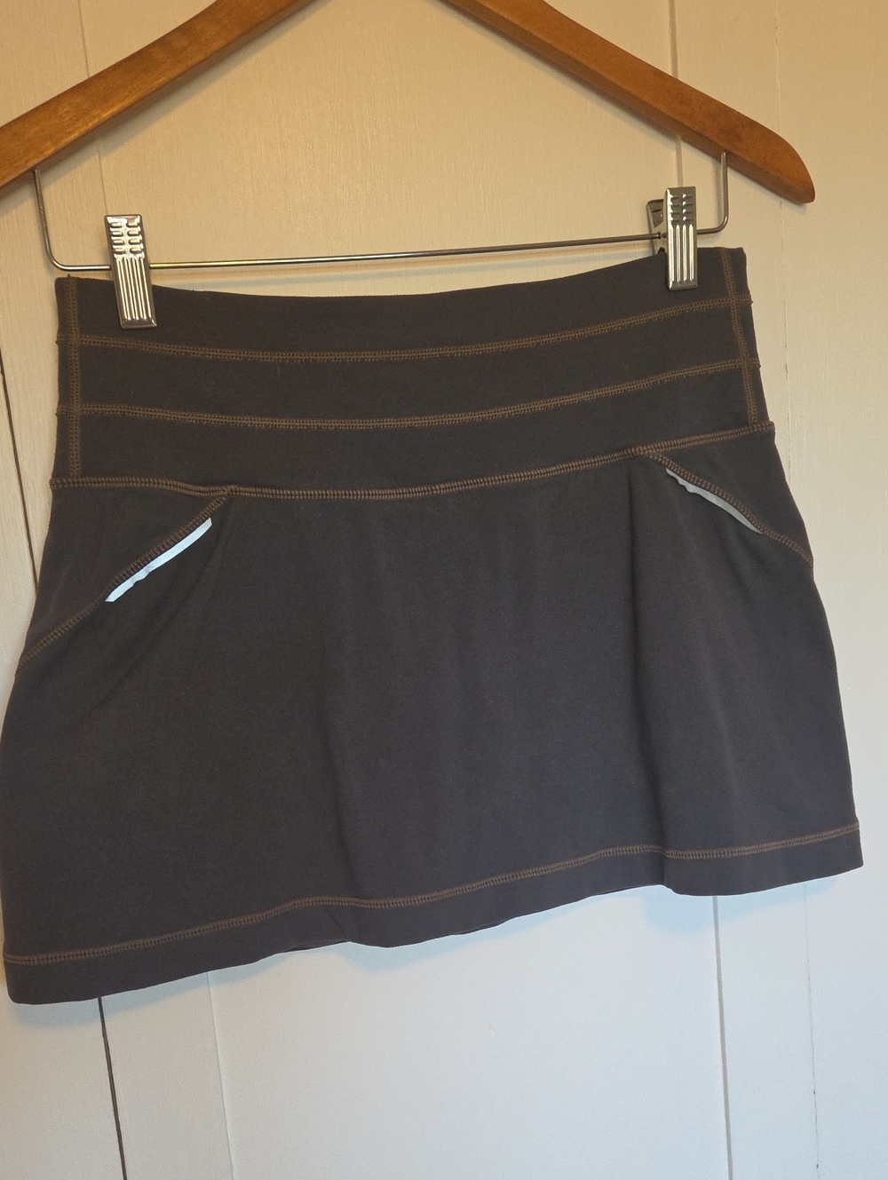 Athleta Skort Skirt with Tan Contrast Stitching Size Xs